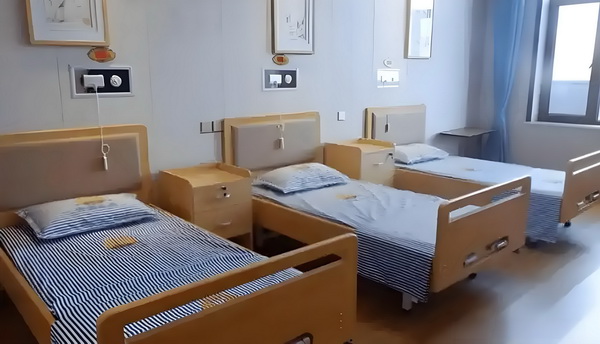 技能入户深圳条件_冯骥荐电影南京照相馆：没有抒情只有血的事实 冯骥荐电影这时就在
