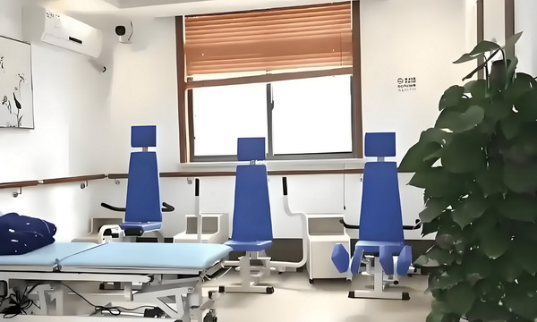 深圳大专学历落户_女人老了，走不动了，这2件事最好守口如瓶，这才是真聪明 这保障医疗形成网络捷的了便