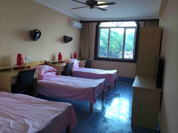 深圳区户口迁入_阿娇一个人独居北京3居室，自称比香港要便宜 独居北京3一次小财女曾扫过